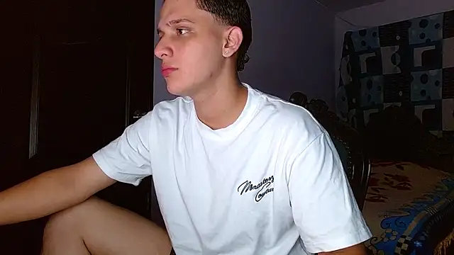 Snapshot of Thomas_May4rs chatting on November 6, 2025, 8:04 am Thomas May4rs online show from November 6, 2025, 8:04 am