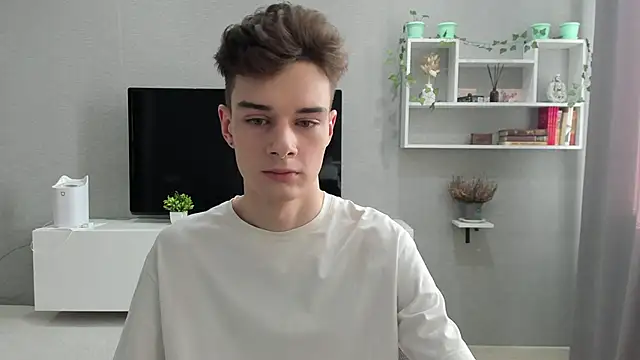 avegothy- online show from February 4, 2025, 10:21 am