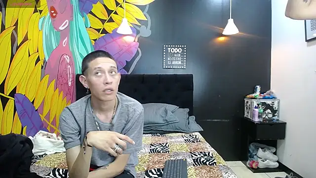 Snapshot of SimonAndJocelyn chatting on February 6, 2025, 8:02 pm SimonAndJocelyn online show from February 6, 2025, 8:02 pm