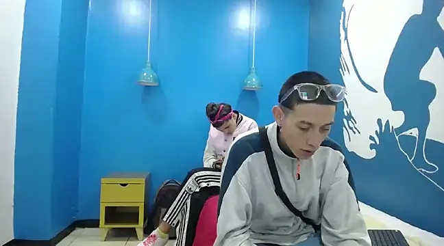 Snapshot of SimonAndJocelyn chatting on February 9, 2025, 11:47 am SimonAndJocelyn online show from February 9, 2025, 11:47 am