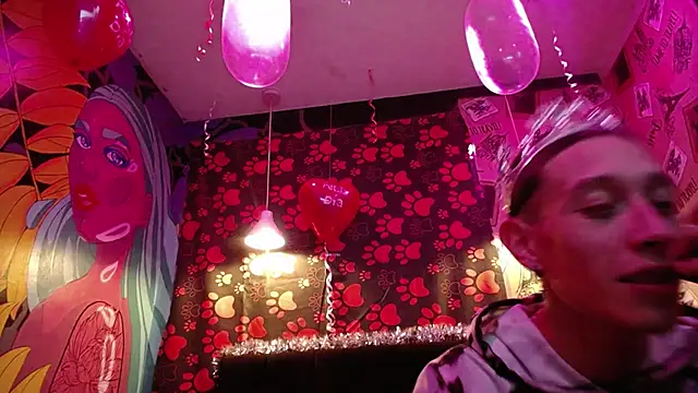 Snapshot of SimonAndJocelyn chatting on February 13, 2025, 7:21 pm SimonAndJocelyn online show from February 13, 2025, 7:21 pm