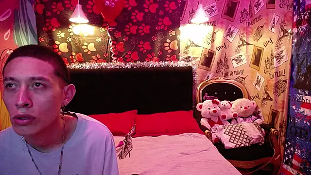 Snapshot of SimonAndJocelyn chatting on February 16, 2025, 7:16 pm SimonAndJocelyn online show from February 16, 2025, 7:16 pm