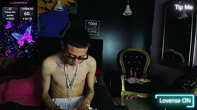 Snapshot of SimonAndJocelyn chatting on March 16, 2025, 8:10 am SimonAndJocelyn online show from March 16, 2025, 8:10 am