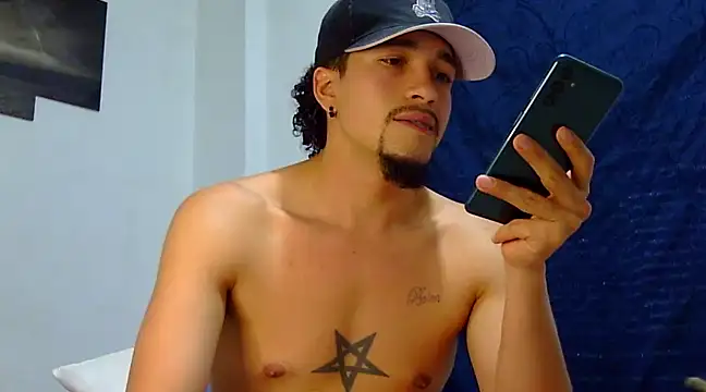 Snapshot of Keiviid chatting on February 4, 2025, 2:53 pm Keiviid online show from February 4, 2025, 2:53 pm