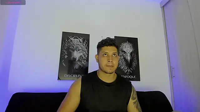 Snapshot of JohanSmith chatting on October 31, 2025, 12:22 am JohanSmith online show from October 31, 2025, 12:22 am