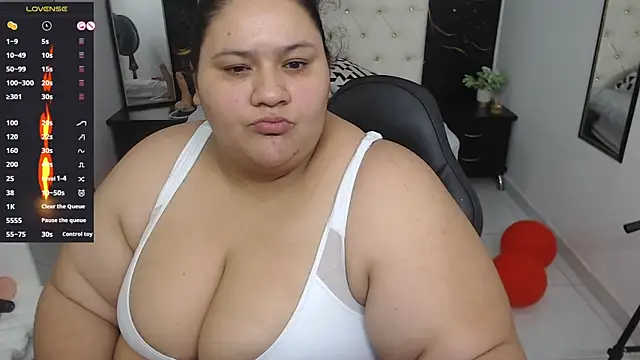 Snapshot of Aaliyah11 chatting on February 19, 2025, 2:23 am Aaliyah11 online show from February 19, 2025, 2:23 am