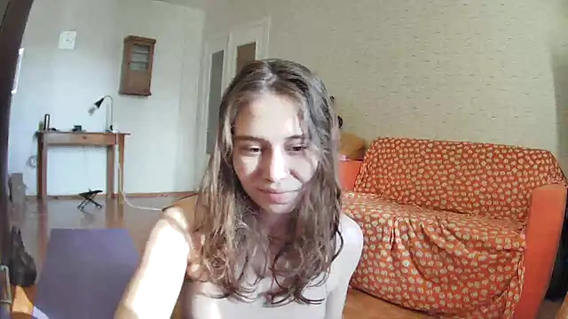 Snapshot of girliemilk chatting on February 20, 2025, 9:44 am girliemilk online show from February 20, 2025, 9:44 am