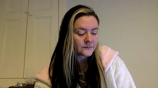 AureliaXOX online show from February 12, 2025, 9:20 am