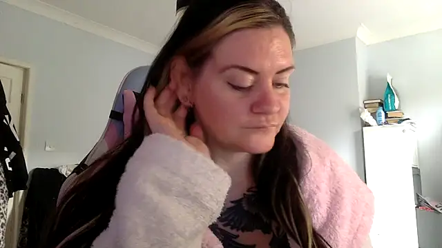 AureliaXOX online show from February 14, 2025, 1:51 pm