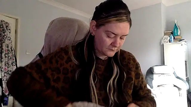 AureliaXOX online show from February 22, 2025, 12:40 pm