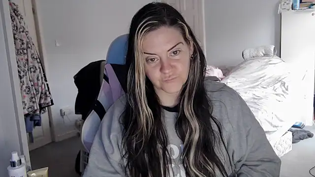 AureliaXOX online show from February 28, 2025, 9:36 am