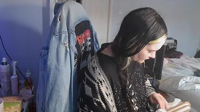 AureliaXOX online show from September 18, 2025, 12:29 pm