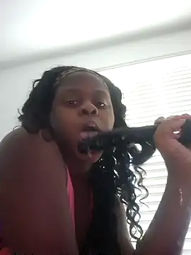 Snapshot of CocoaDoll22 chatting on November 10, 2025, 2:16 pm CocoaDoll22 online show from November 10, 2025, 2:16 pm