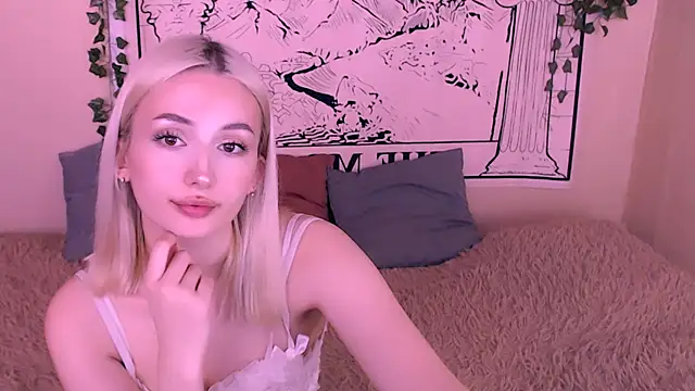 Snapshot of beauty_blonde chatting on March 10, 2025, 8:48 am beauty blonde online show from March 10, 2025, 8:48 am