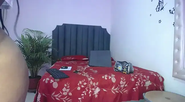 Snapshot of moree_Queen chatting on March 5, 2025, 7:06 pm moree Queen online show from March 5, 2025, 7:06 pm