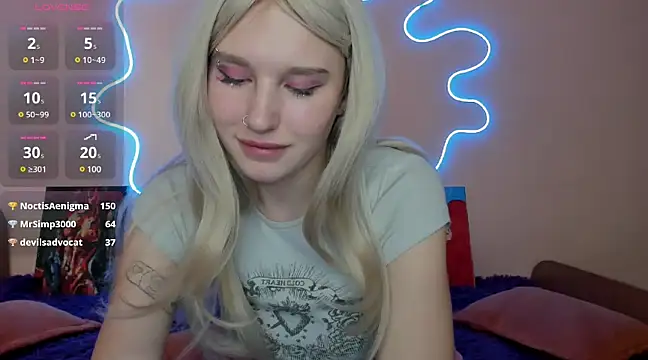 Snapshot of EvelinaLuu chatting on March 12, 2025, 4:08 am EvelinaLuu online show from March 12, 2025, 4:08 am