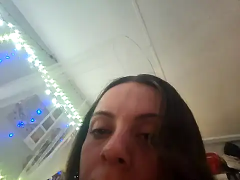 Snapshot of ShysluutGia chatting on February 8, 2025, 11:33 am ShysluutGia online show from February 8, 2025, 11:33 am