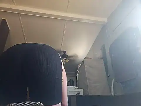 Snapshot of ShysluutGia chatting on February 8, 2025, 7:05 pm ShysluutGia online show from February 8, 2025, 7:05 pm