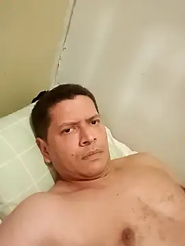 Snapshot of machoactivo1 chatting on February 12, 2025, 2:35 am machoactivo1 online show from February 12, 2025, 2:35 am