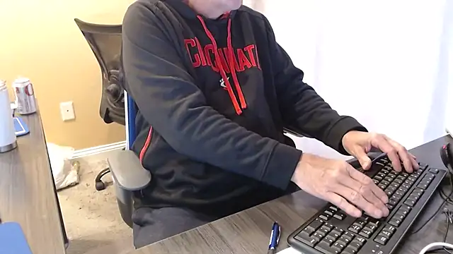 Snapshot of olderandwiser2 chatting on March 5, 2025, 10:43 pm olderandwiser2 online show from March 5, 2025, 10:43 pm