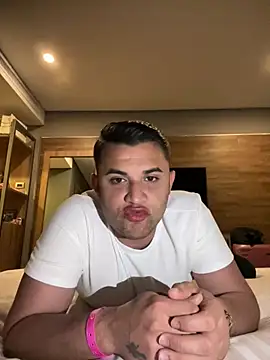 Snapshot of ErickDousson chatting on February 27, 2025, 12:21 am ErickDousson online show from February 27, 2025, 12:21 am