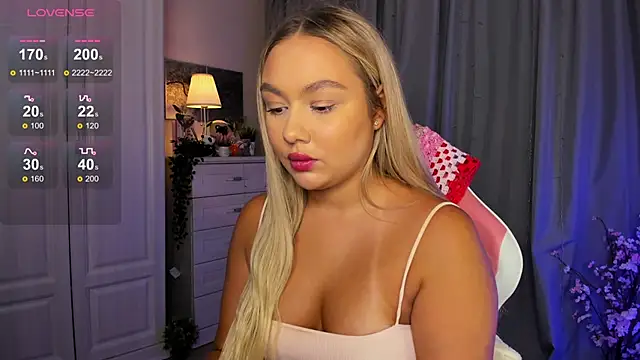 Snapshot of _Loneve__ chatting on October 11, 2025, 1:31 pm  Loneve   online show from October 11, 2025, 1:31 pm