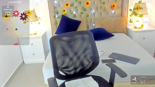 Snapshot of CandieGilson__ chatting on March 11, 2025, 6:41 pm CandieGilson   online show from March 11, 2025, 6:41 pm