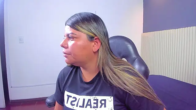 Snapshot of Aida-nicolle chatting on September 15, 2025, 10:04 am Aida-nicolle online show from September 15, 2025, 10:04 am