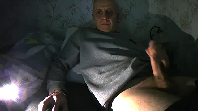 Snapshot of Teemu chatting on October 4, 2025, 12:58 pm Teemu online show from October 4, 2025, 12:58 pm