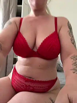 Snapshot of Lar0uch chatting on February 20, 2025, 12:57 pm Lar0uch online show from February 20, 2025, 12:57 pm