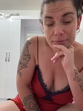 Snapshot of Lar0uch chatting on March 21, 2025, 4:49 am Lar0uch online show from March 21, 2025, 4:49 am