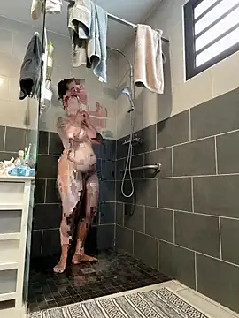 Snapshot of Lar0uch chatting on March 22, 2025, 7:25 am Lar0uch online show from March 22, 2025, 7:25 am