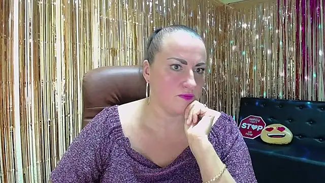 DianaMGG online show from October 5, 2025, 5:22 pm