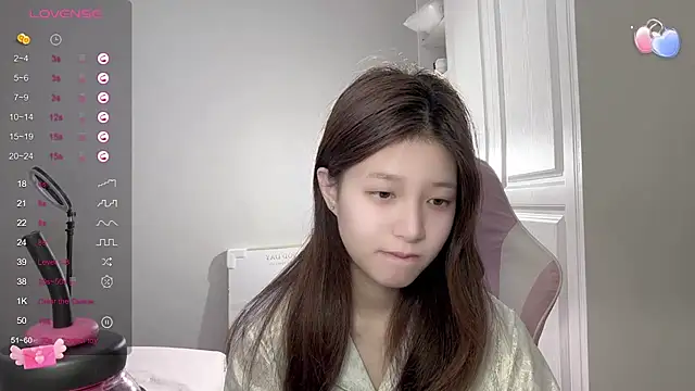 Snapshot of YaYa-521 chatting on February 26, 2025, 1:21 am YaYa-521 online show from February 26, 2025, 1:21 am