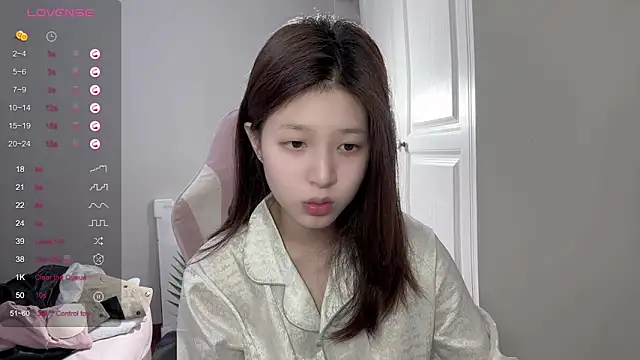 Snapshot of YaYa-521 chatting on March 5, 2025, 8:32 am YaYa-521 online show from March 5, 2025, 8:32 am