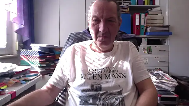 Snapshot of HMStraps01 chatting on February 24, 2025, 9:43 am HMStraps01 online show from February 24, 2025, 9:43 am