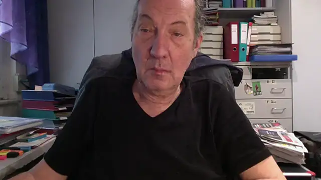 Snapshot of HMStraps01 chatting on February 26, 2025, 1:30 pm HMStraps01 online show from February 26, 2025, 1:30 pm