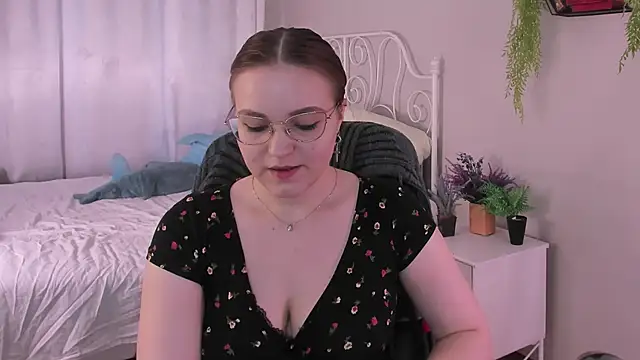 Snapshot of Rada_Woods chatting on March 19, 2025, 4:36 am Rada Woods online show from March 19, 2025, 4:36 am