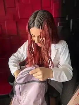 Snapshot of Emily-teen chatting on October 14, 2025, 1:45 pm Emily-teen online show from October 14, 2025, 1:45 pm