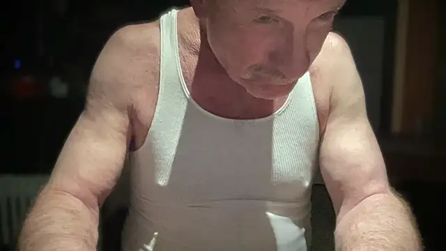 Snapshot of DominantDong chatting on March 5, 2025, 2:36 am DominantDong online show from March 5, 2025, 2:36 am