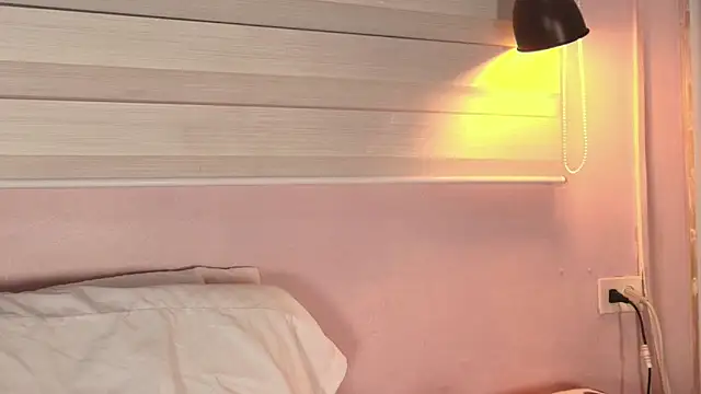 Snapshot of emily_sweett24 chatting on October 9, 2025, 12:36 pm emily sweett24 online show from October 9, 2025, 12:36 pm