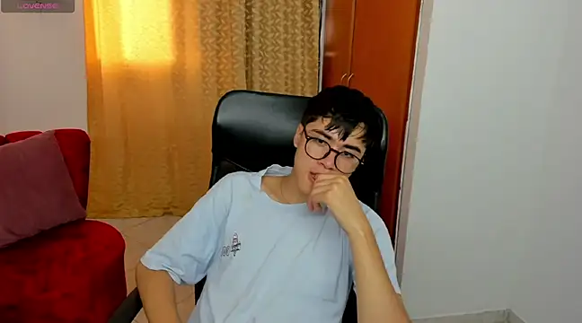 Snapshot of liam_orion chatting on February 26, 2025, 9:58 pm liam orion online show from February 26, 2025, 9:58 pm