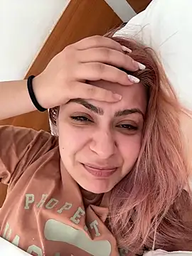 Snapshot of KittieHallo chatting on February 21, 2025, 2:06 pm KittieHallo online show from February 21, 2025, 2:06 pm