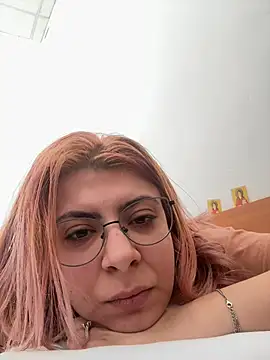 Snapshot of KittieHallo chatting on February 23, 2025, 8:28 am KittieHallo online show from February 23, 2025, 8:28 am