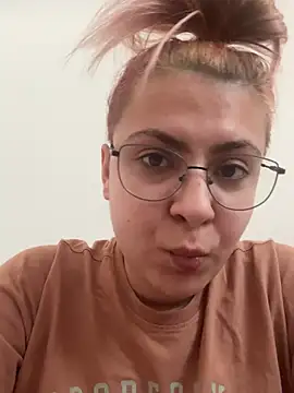 Snapshot of KittieHallo chatting on February 25, 2025, 3:05 pm KittieHallo online show from February 25, 2025, 3:05 pm