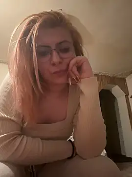 Snapshot of KittieHallo chatting on February 28, 2025, 4:53 pm KittieHallo online show from February 28, 2025, 4:53 pm