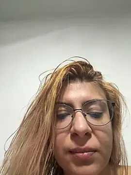 Snapshot of KittieHallo chatting on March 7, 2025, 4:44 pm KittieHallo online show from March 7, 2025, 4:44 pm