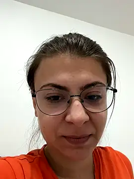 Snapshot of KittieHallo chatting on October 19, 2025, 9:21 am KittieHallo online show from October 19, 2025, 9:21 am