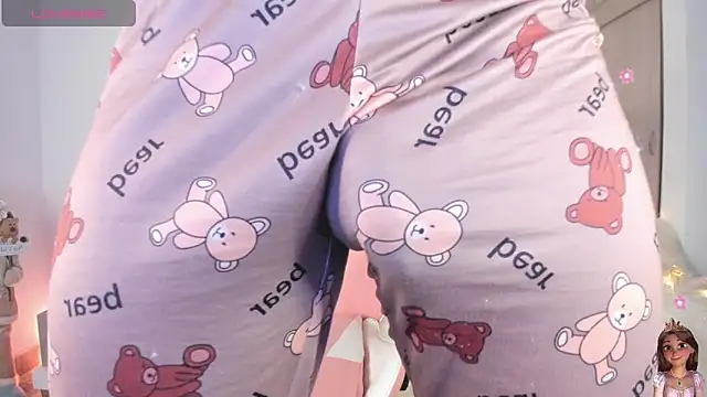 your favorite doll  online show from November 20, 2025, 7:24 pm