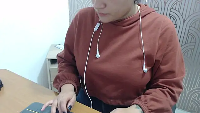 Snapshot of BloodyMaary_ chatting on February 27, 2025, 12:13 pm BloodyMaary online show from February 27, 2025, 12:13 pm